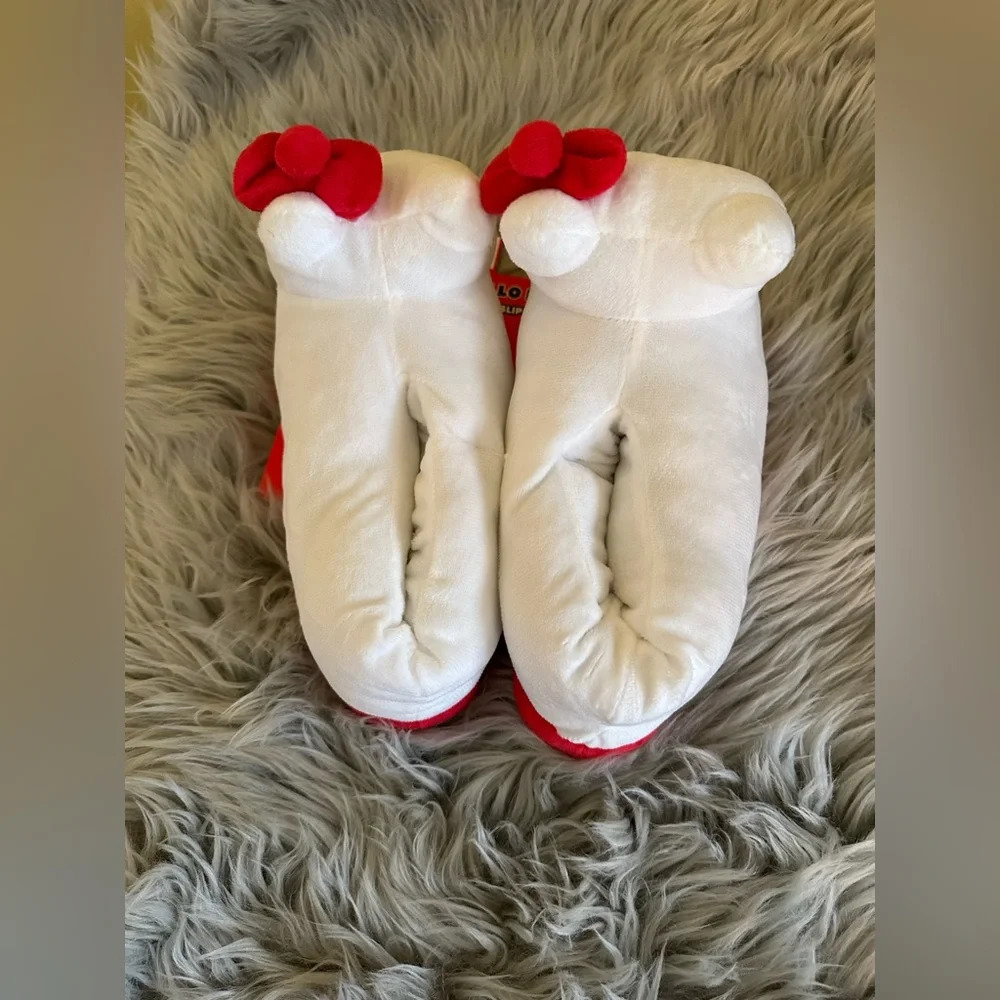 Hello Kitty Slippers NWT size xsmall/small - Picture 3 of 3